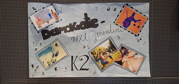 Plakat mit der Aufschrift "Demokratie-Next Generation" und weiteren Bildern